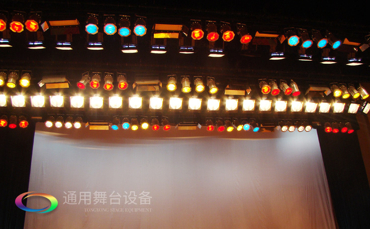 燈光吊桿機(jī)組成（桿體結(jié)構(gòu)、卷揚(yáng)系統(tǒng)和控制系統(tǒng)等）及相關(guān)參數(shù) 