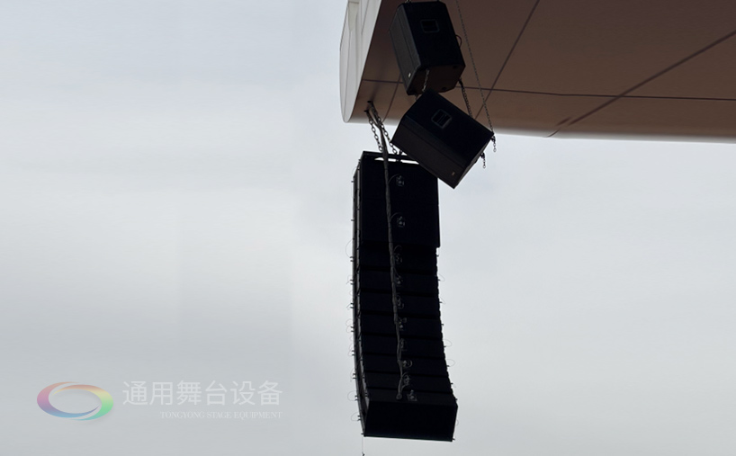 通用舞臺機械完成某高校體育場線陣列音箱、舞臺吊桿等設備架設 提升大型活動視聽體驗